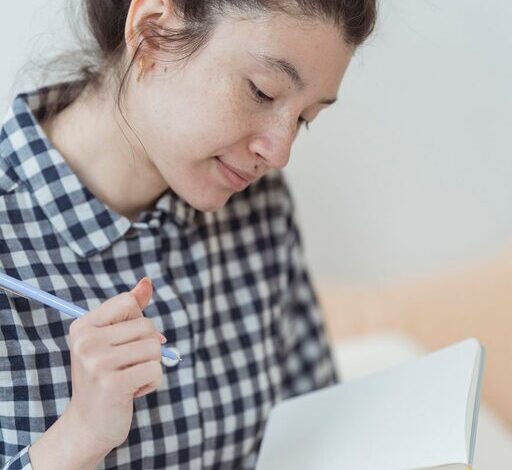 Beginner Guide to Journaling Every Day for Personal Growth